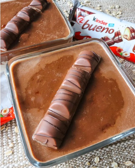 Owsianka Kinder Bueno: Pyszne połączenie smaku czekolady i orzechów w zdrowym śniadaniu