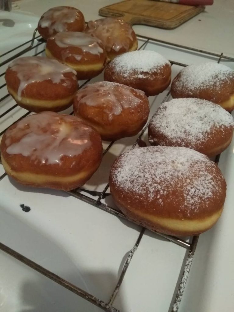 Jak przygotować idealne pączki – przepis krok po kroku