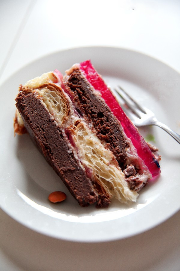 Tort z brownie i croissantów