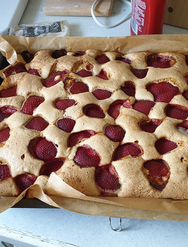 Ekspresowe ciasto z truskawkami
