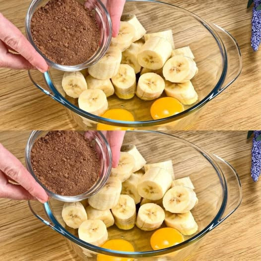 Pyszny deser z bananem, jajkiem i kakao (bez mąki i cukru)