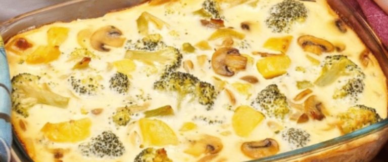 Zapiekanka ziemniaczano-brokułowa z pieczarkami i koperkiem