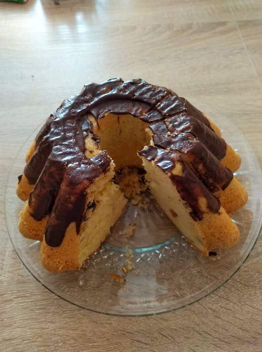 Babka majonezowa z rodzynkami